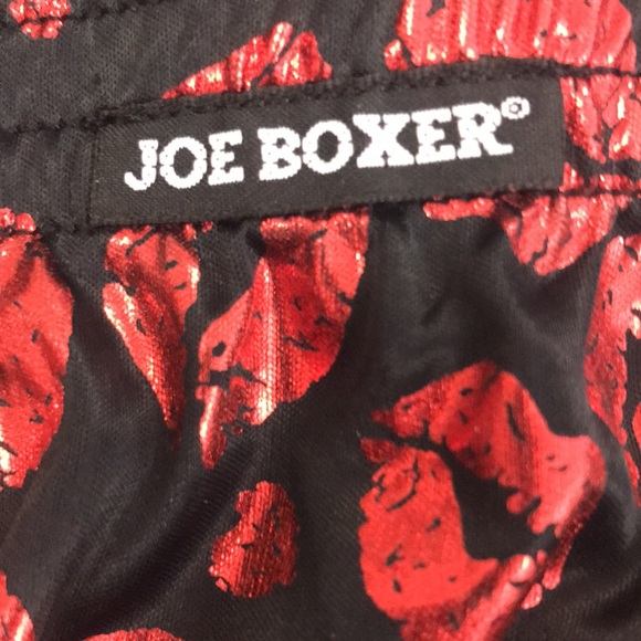 Joe Boxer XL boxer shorts Excellent Condition shiny red hot lips on black - Picture 3 of 4